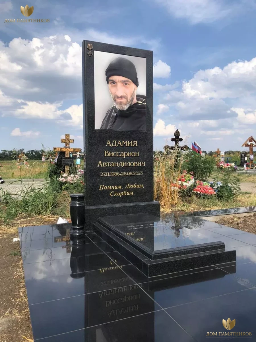 Памятник военному "Стандарт с фото на стекле"